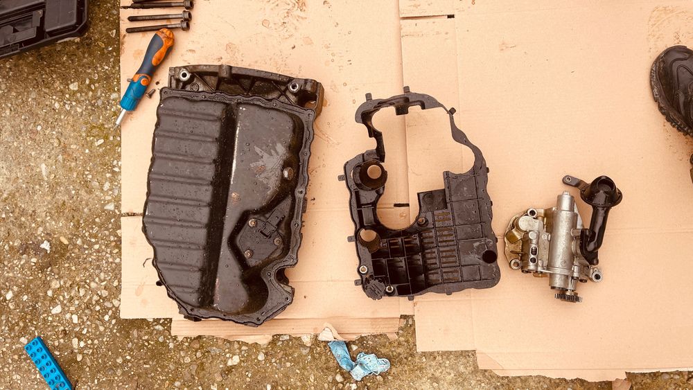 Vând carter, baie ulei și pompă ulei pentru motor 1.8 TSI cod CDDA