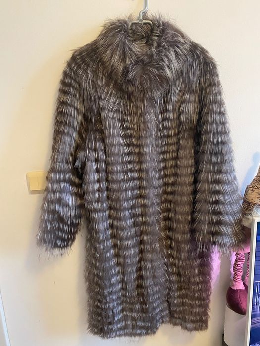 палто от сребърна лисица
