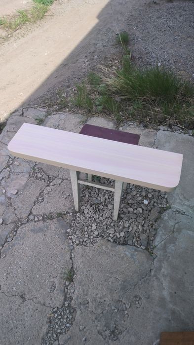 Полки настенные светлые и тёмные