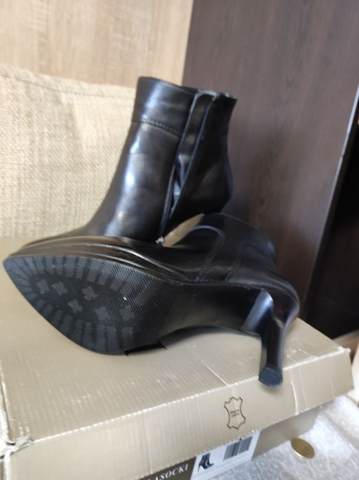 Боти Lasocki чисто нови