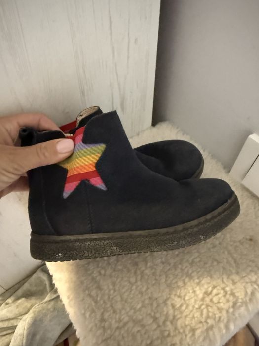 Продам ботинки на девочку