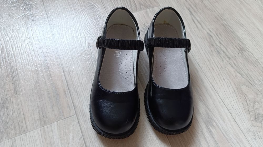 Продам туфли на девочку