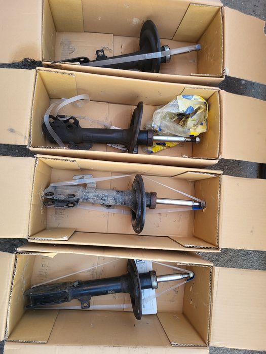 Стойки на Камри 35 Амортизаторы