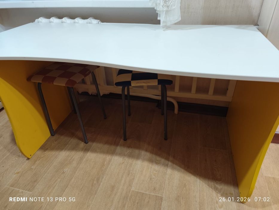 Стол,  тумба,  кровать