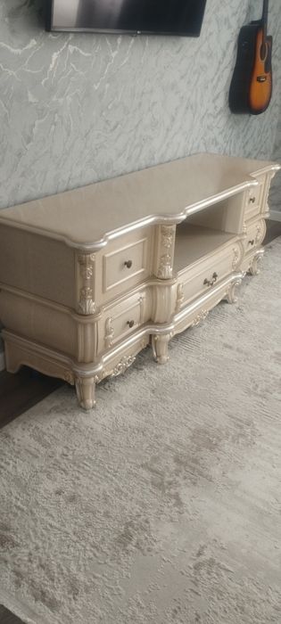 Продам тумбу под телевизор