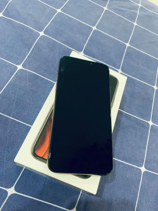 Продам iPhone XS