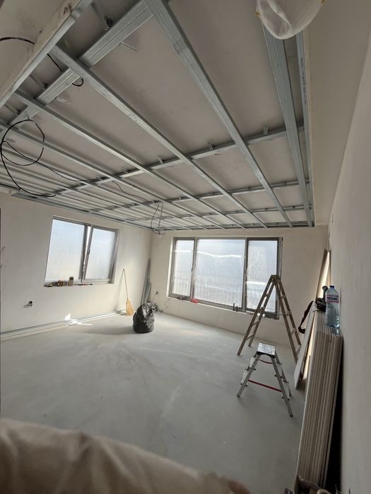 Полагане на гипсокартон, ламинат, декоративна мазилка и елементи