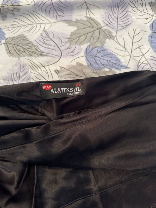 Юбка атласная черная