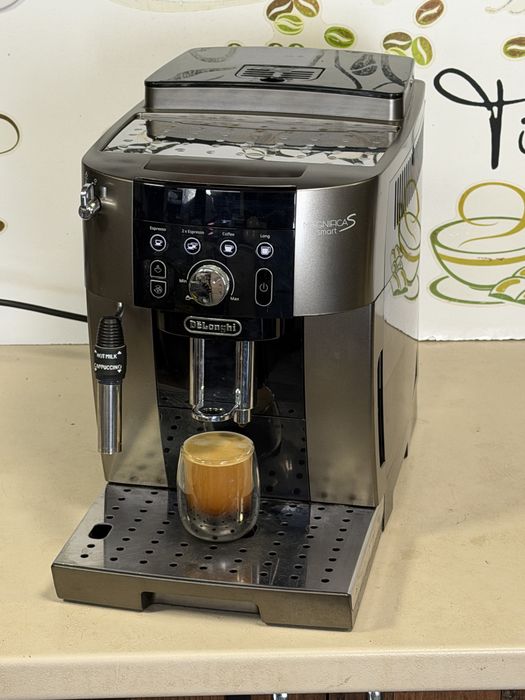 Кафемашина кафе автомат delonghi magnifica smart с гаранция