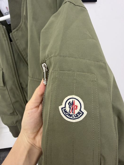 Курточка Moncler