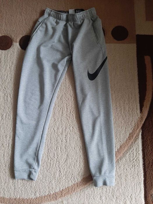 Спортно долнище.