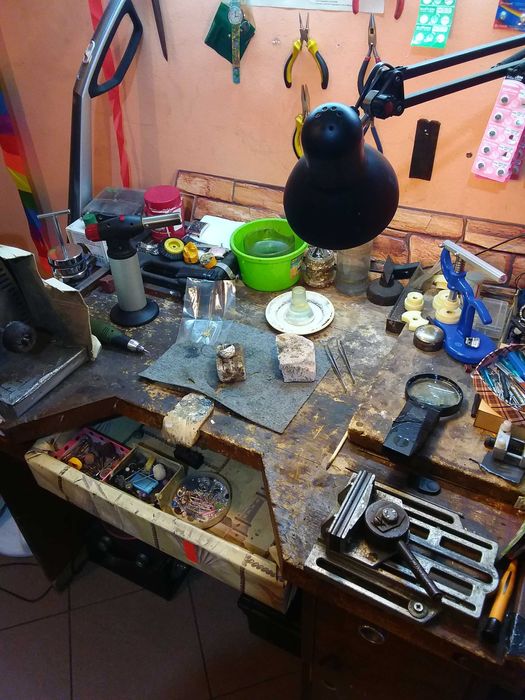 Поправка на златна и сребърна бижутерия