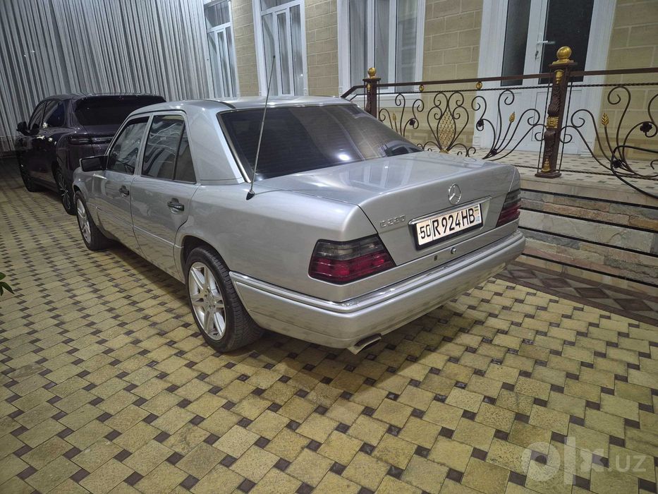w124 мерседес Е220