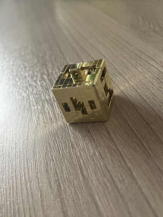 продам редкий блок. киндеры майнкрафт