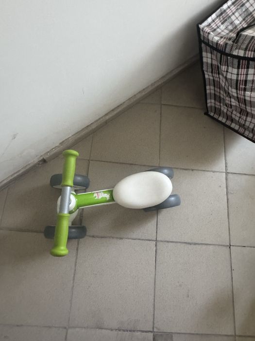 Продаю срочно беговел