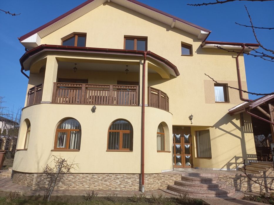 Închiriez Mansardă, la etajul 2