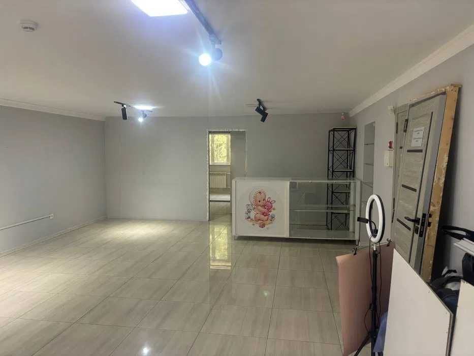 Сдается помещение 90 м2.ор-р Пойтахт Автосалон. (R 11)