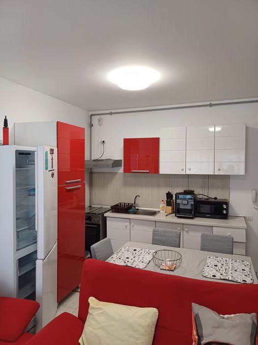 Inchiriez apartament
