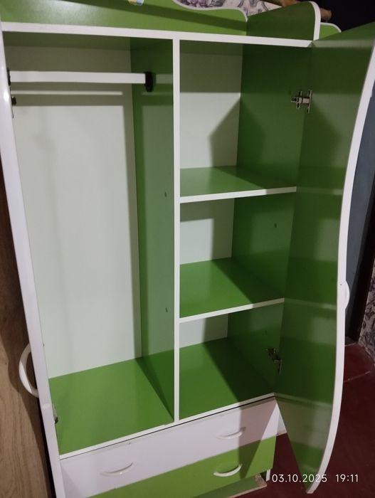 Детская мебель — кроватка + шкаф (комплект)

Продаётся комплект детско