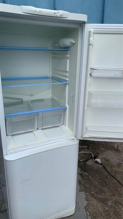 Холодильник indesit