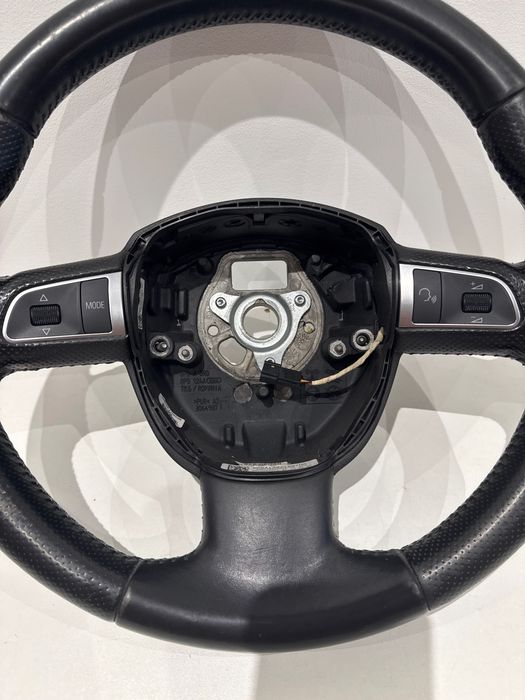 Audi A3 кожен волан Ауди А3