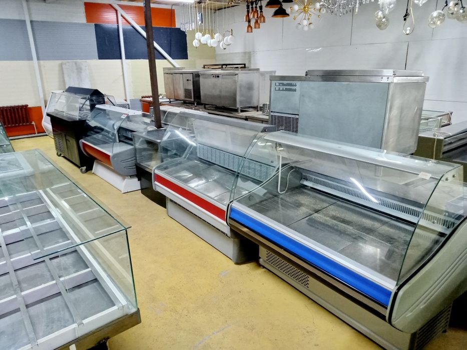 Стол холодильник, холодильник, плита,жарочный шкаф, оборудование,тесто