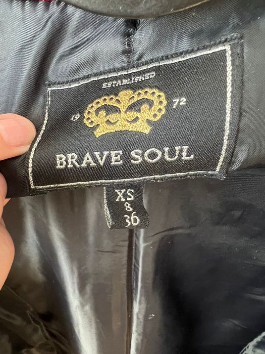 Продаю куртку на девочку/девушку р-р 42-44