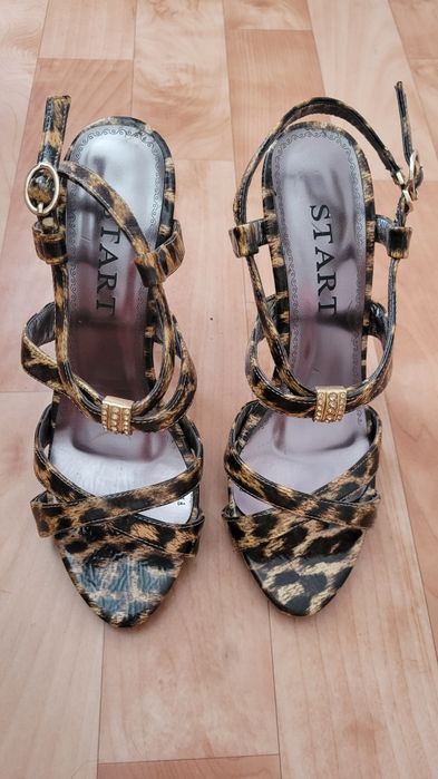 Продам босоножки женские