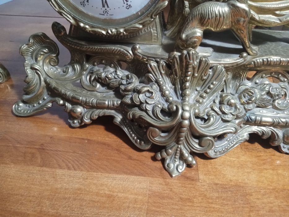 Ceas mecanic funcțional cu gong