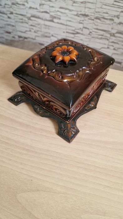 Шкатулка деревянная