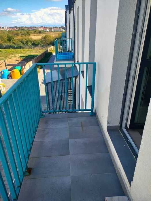 Închiriez pe 4 luni apartament utilat nou, cu 2 camere,în bloc nou
