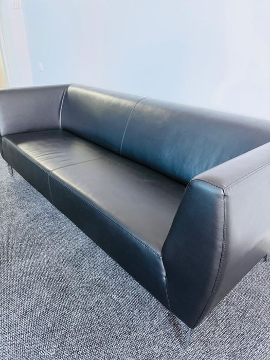 Продам кожаный диван