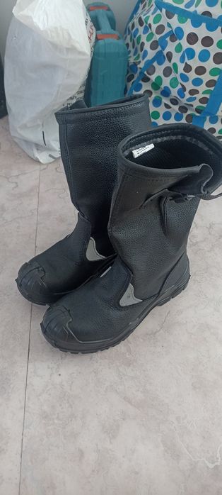 Продам рабочие сапоги