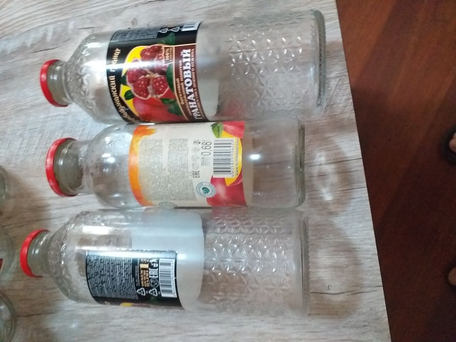 Стеклянные банки и  бутылки