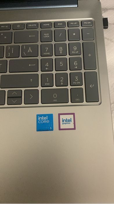 Vând HP Laptop 15-fd0071nq – stare impecabilă untilizat 5 ore