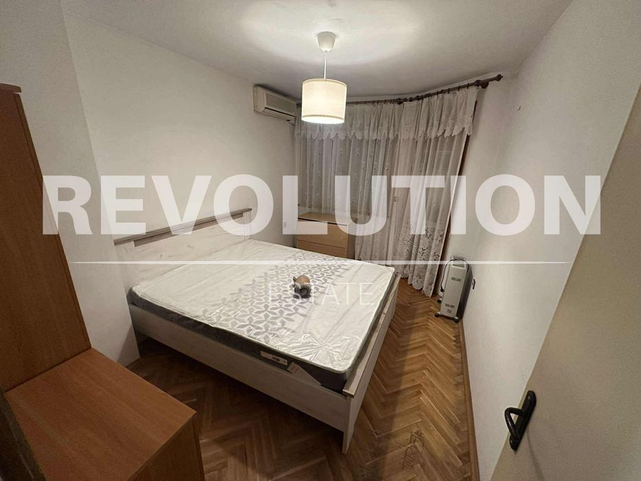 Тристаен апартамент в района на Колхозен пазар!