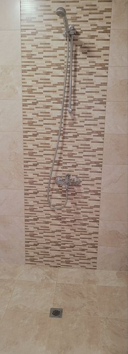 Апартамент две стаи първа линия  цената е  за 5 месеца