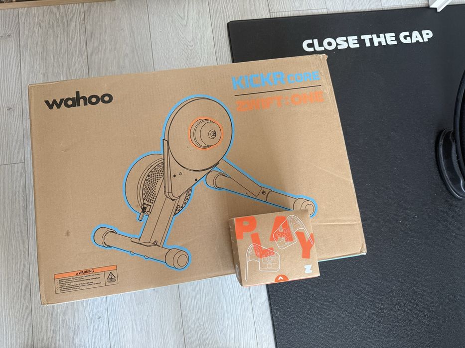 Wahoo Kickr Core + Zwift Play + Mat