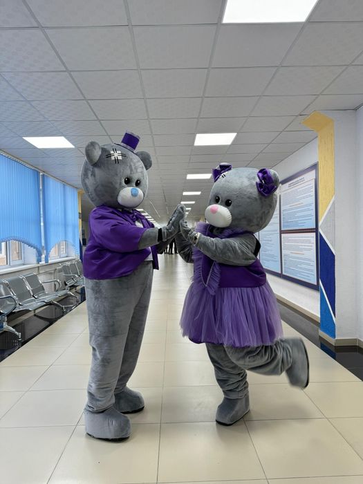 Аниматоры мишки и зайчик.