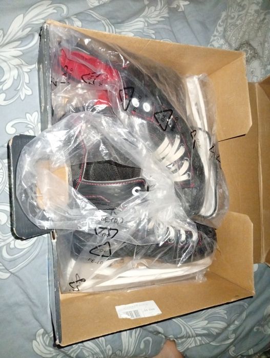 продам коньки хоккейные