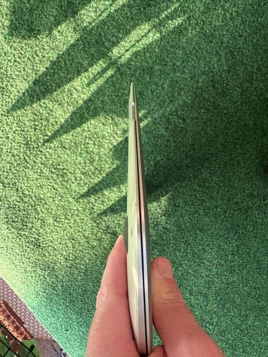 Macbook Air 11”  Mid 2013 i5