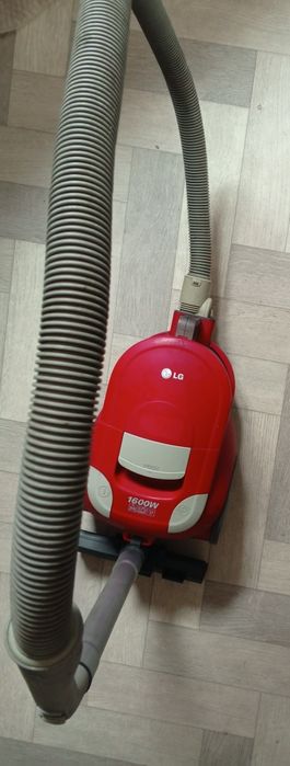 Пылесос LG 1600.