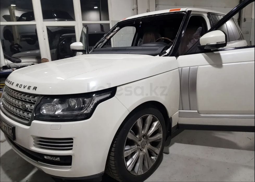 Лобовое стекло Range rover vogue