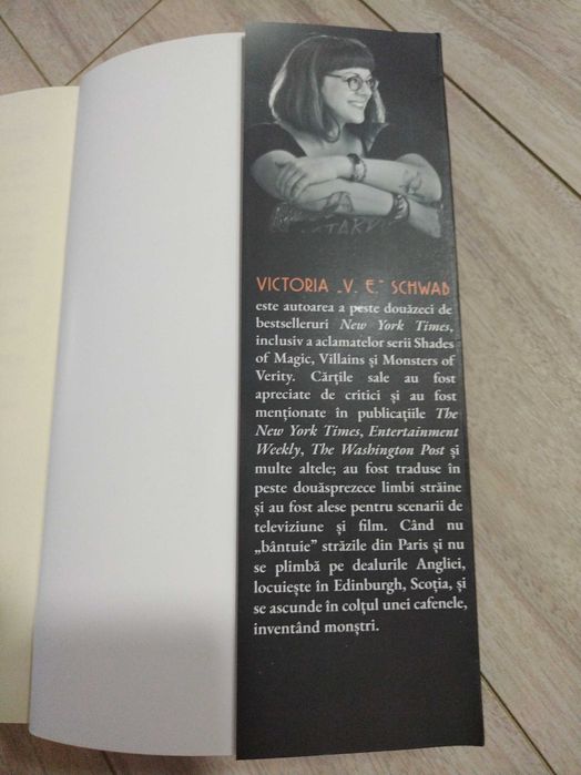 De vanzare: Viata invizibila a lui Addie Larue scrisa de V. E. Schwab