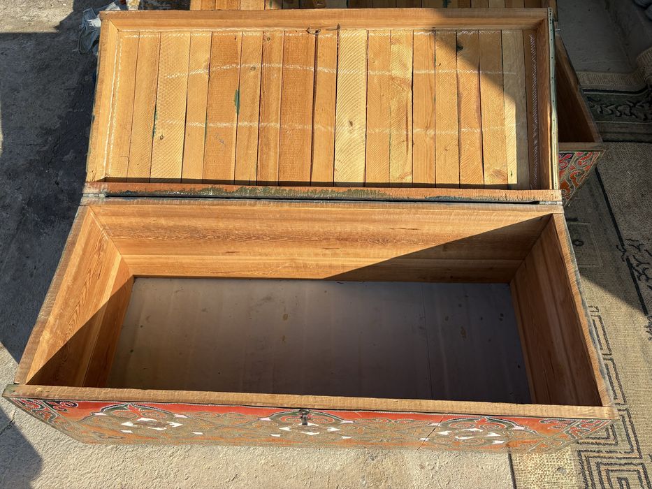 Түпнұсқа, сапалы ағаштан жасалған ескі сандық!