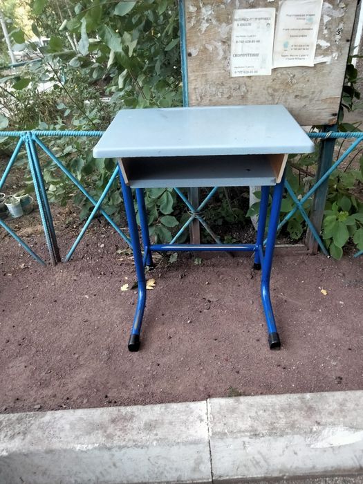 Продам парту без стула
