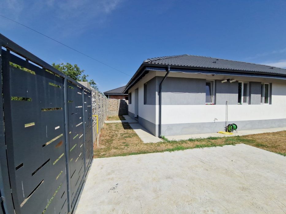 Casa individuala de vanzare sanmihaiu roman