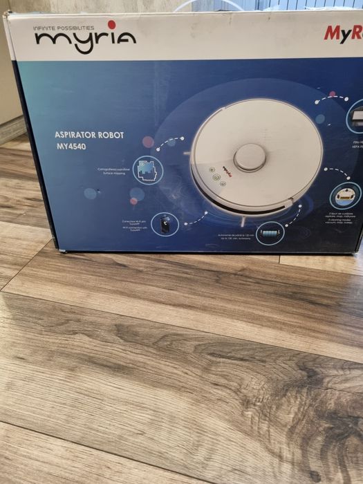 Un aspirator robot inca in garantie si unu normal la curent