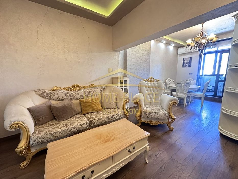 Дава се под наем Тристаен апартамент в Варна, Център - 74 кв.м за 765 € - Снимка #1