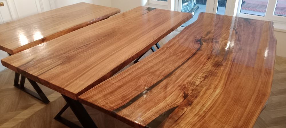 Стол из цельного массива дерева